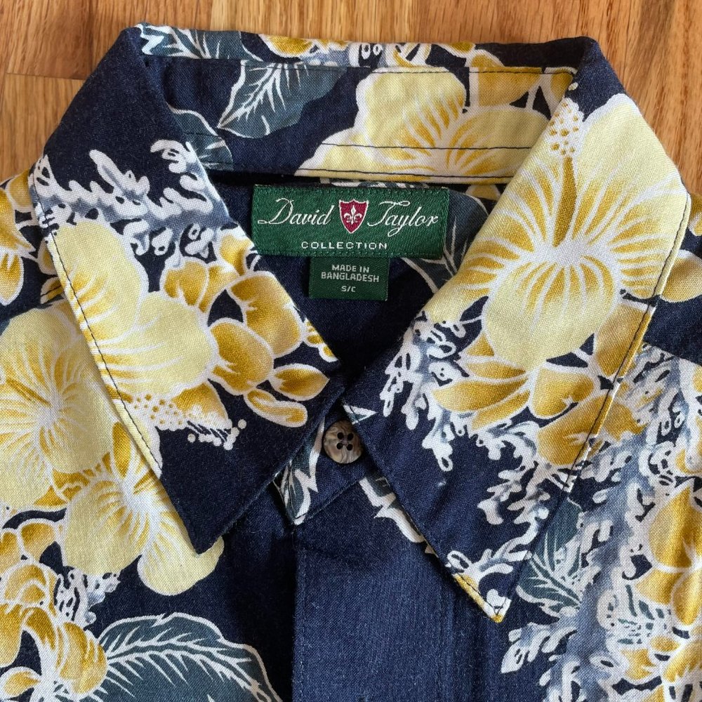 David Taylor Hawaiian Floral Shirt Button Up Men's Small Short Sleeve Blue Gold - Picture 2 of 7